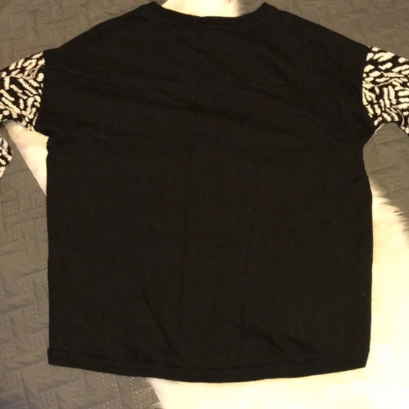 Forever 21 Super unique Black & White Sweater - Picture 5 of 5